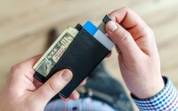 这类关键词组合（钱包 + 官网首页 + 登录 + 下载 + 手机版）是加密货币钓鱼网站的典型SEO内容模式。此类文章通常被用于