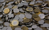 城市街头捡硬币真的能赚钱吗新手入门指南与避坑建议