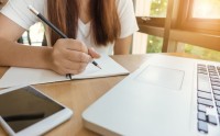 美图工具辅助比特币内容创作与稳健赚钱指南