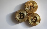 炒币真的赚钱吗视频揭秘加密货币投资真相与风险